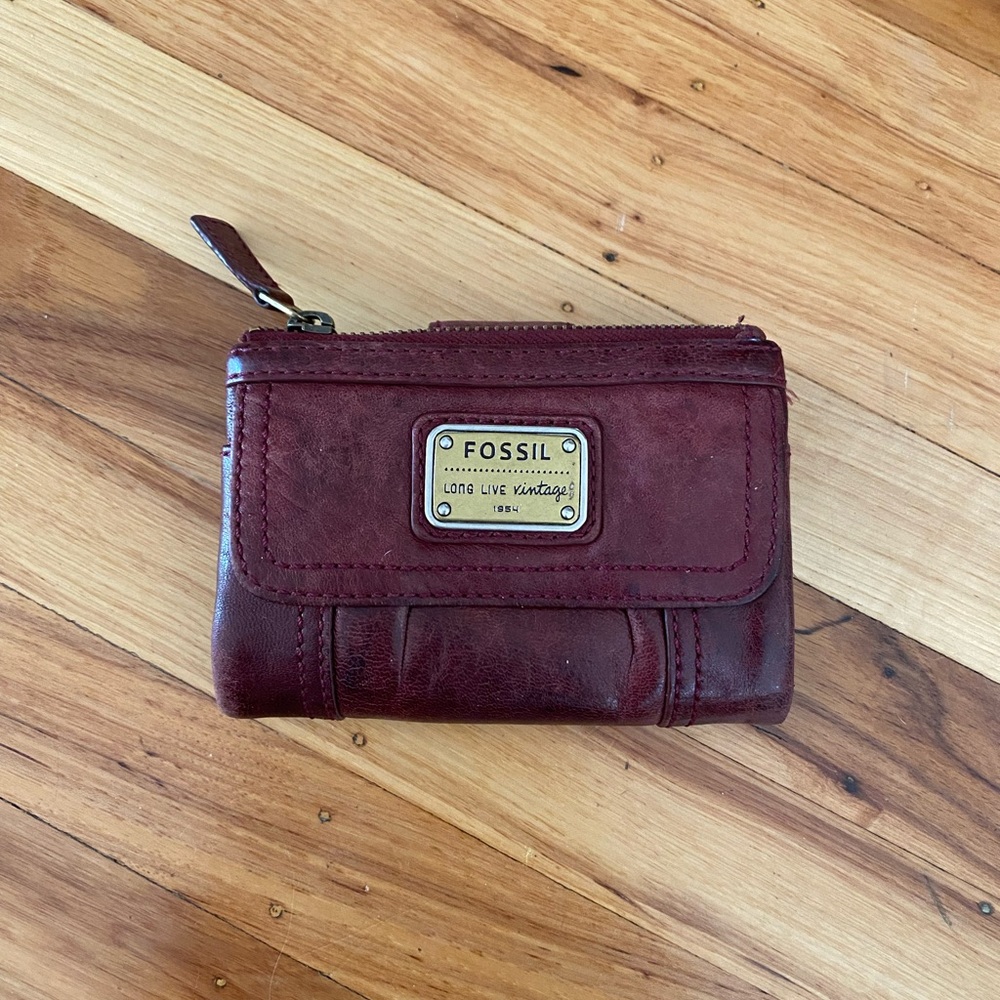 Fossil Deep Burgundy Leather Compact Wallet with Plaque